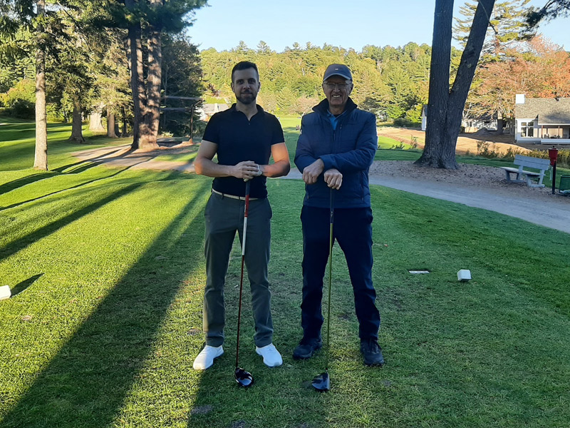 Michaël Veillette de m7b5 Digital et son partenaire Alain Labelle au tournoi de golf Les légendes d'automne à Ste-Adèle